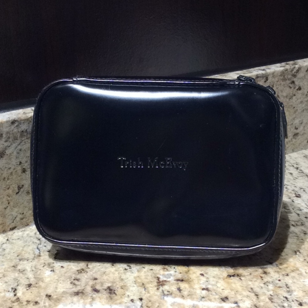 EUC TRISH MCEVOY SLEEK BLACK PLANNER WITH XTRAS.